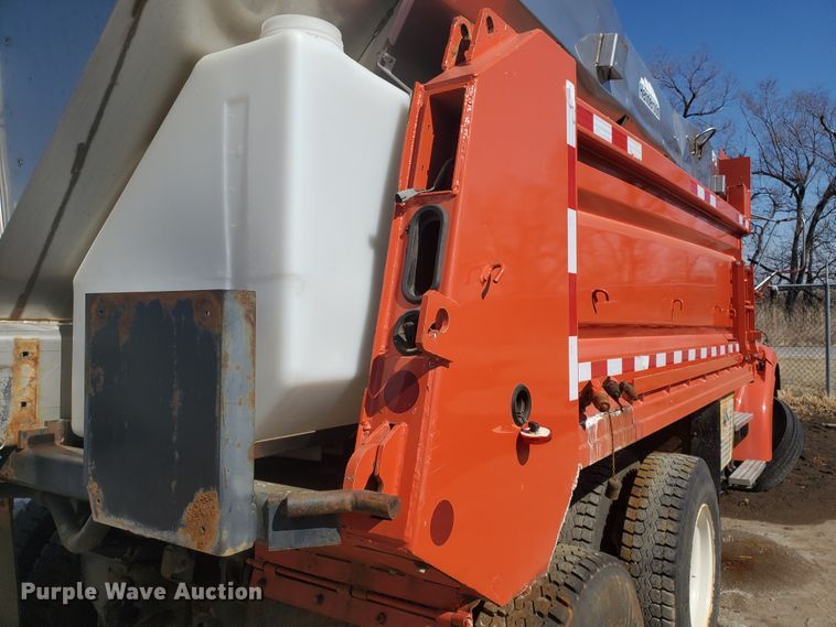 image for item DE4533 2005 Sterling LT7500  dump truck