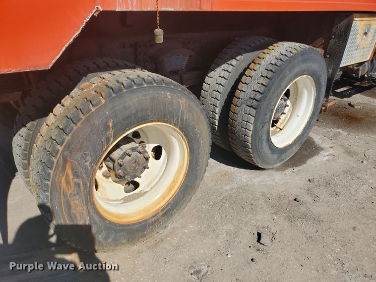 image for item DE4533 2005 Sterling LT7500  dump truck