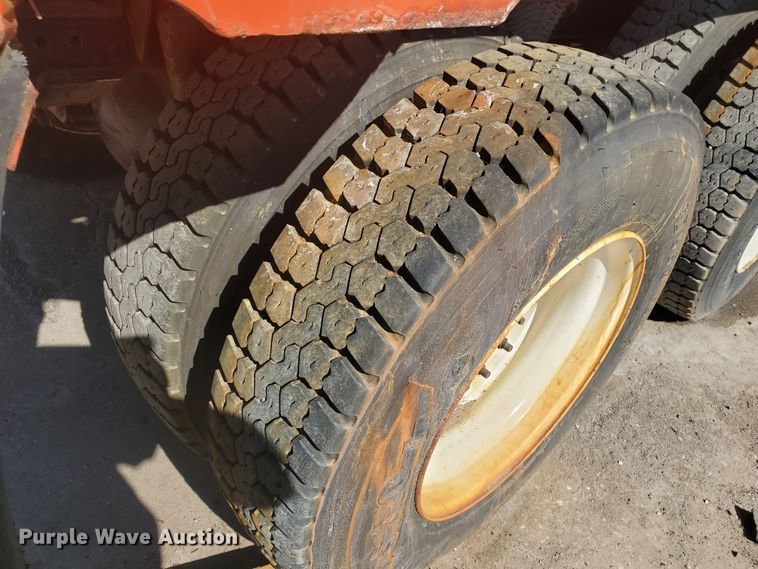 image for item DE4533 2005 Sterling LT7500  dump truck