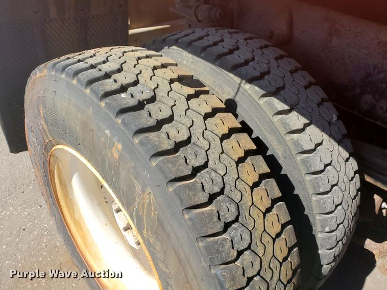 image for item DE4533 2005 Sterling LT7500  dump truck