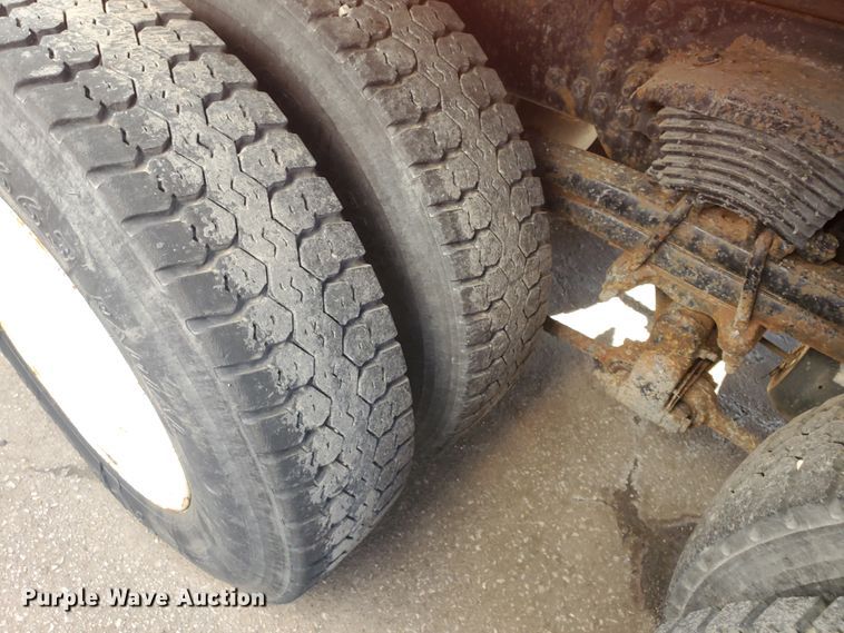 image for item DE4533 2005 Sterling LT7500  dump truck