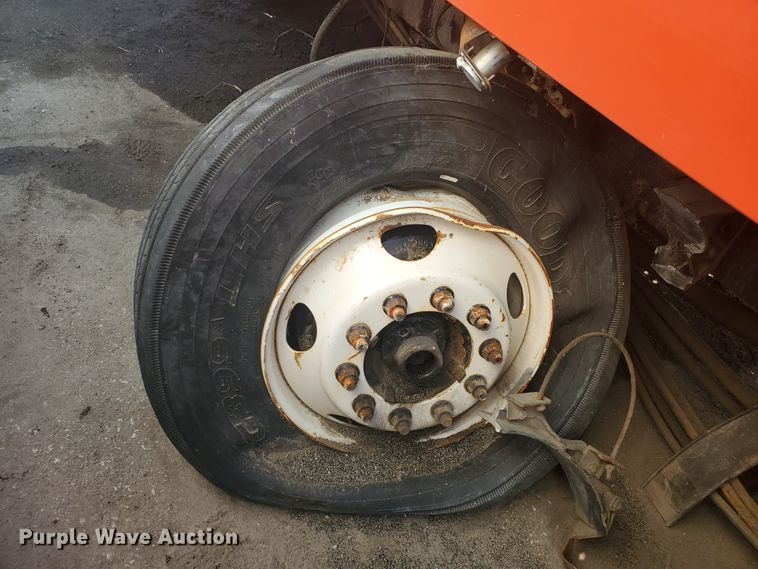 image for item DE4533 2005 Sterling LT7500  dump truck