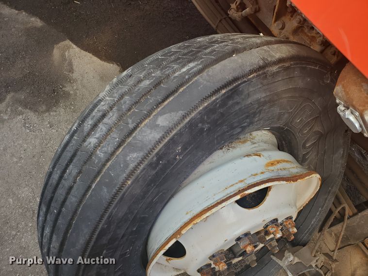 image for item DE4533 2005 Sterling LT7500  dump truck