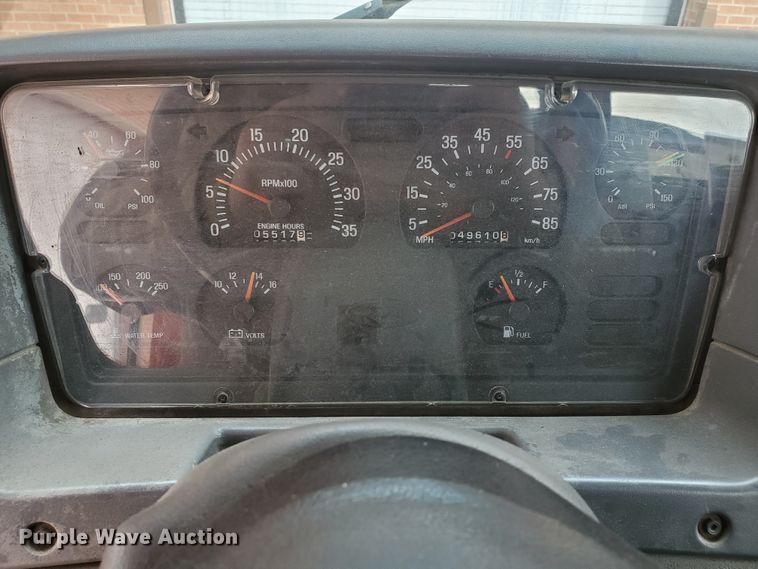 image for item DF4656 2000 Sterling L7501  oil distributor truck