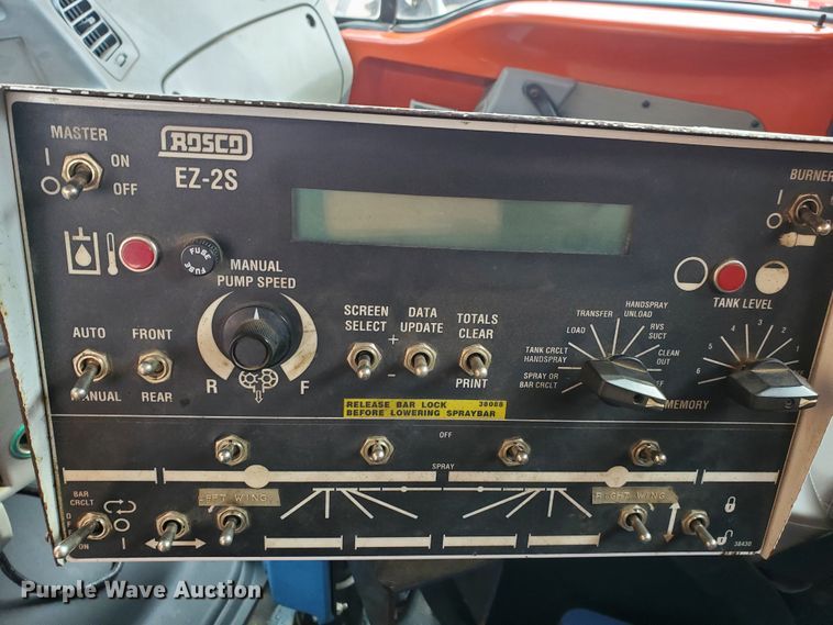 image for item DF4656 2000 Sterling L7501  oil distributor truck