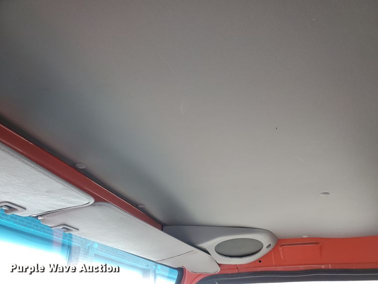 image for item DF4656 2000 Sterling L7501  oil distributor truck