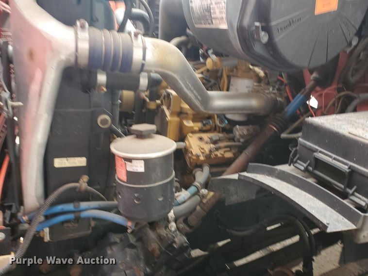 image for item DF4656 2000 Sterling L7501  oil distributor truck