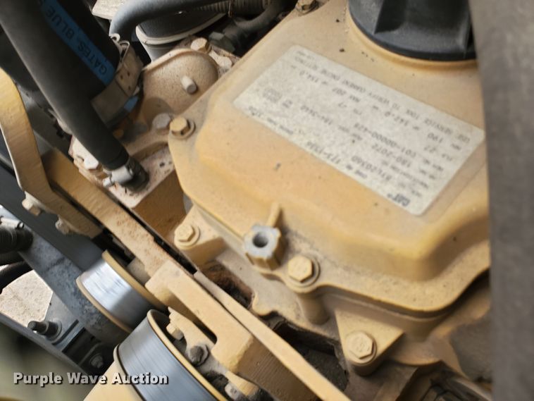 image for item DF4656 2000 Sterling L7501  oil distributor truck