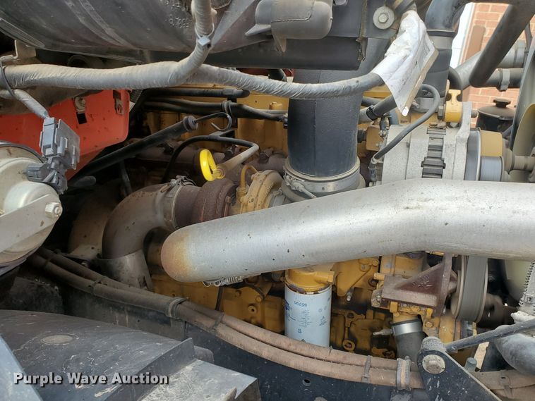 image for item DF4656 2000 Sterling L7501  oil distributor truck