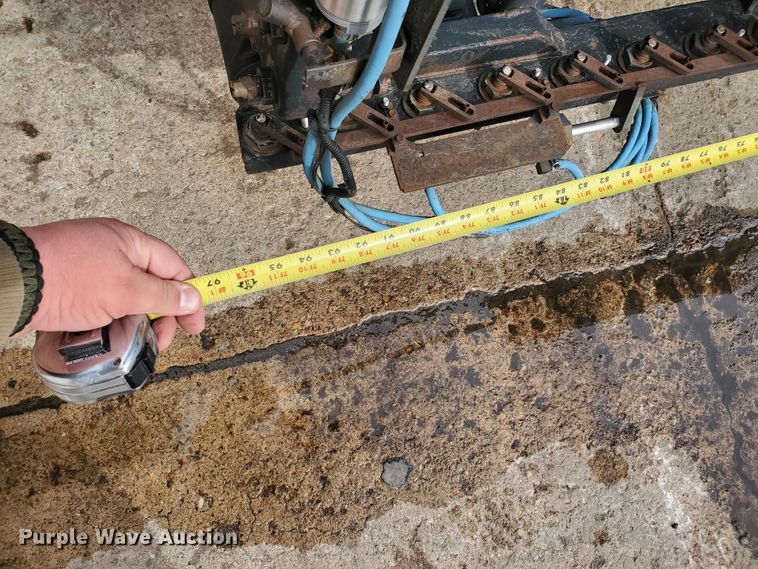 image for item DF4656 2000 Sterling L7501  oil distributor truck