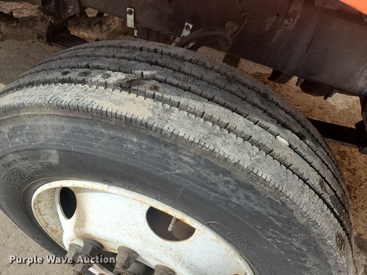 image for item DF4656 2000 Sterling L7501  oil distributor truck