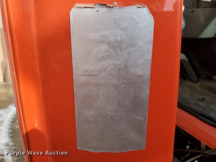 image for item DF4656 2000 Sterling L7501  oil distributor truck