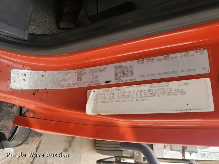 image for item DF4656 2000 Sterling L7501  oil distributor truck