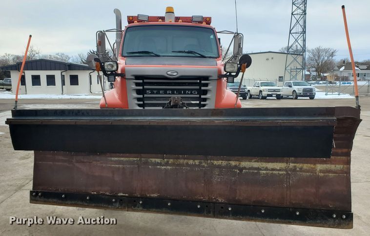 image for item DF4657 2001 Sterling LT7501  dump truck