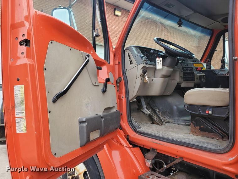 image for item DF4657 2001 Sterling LT7501  dump truck