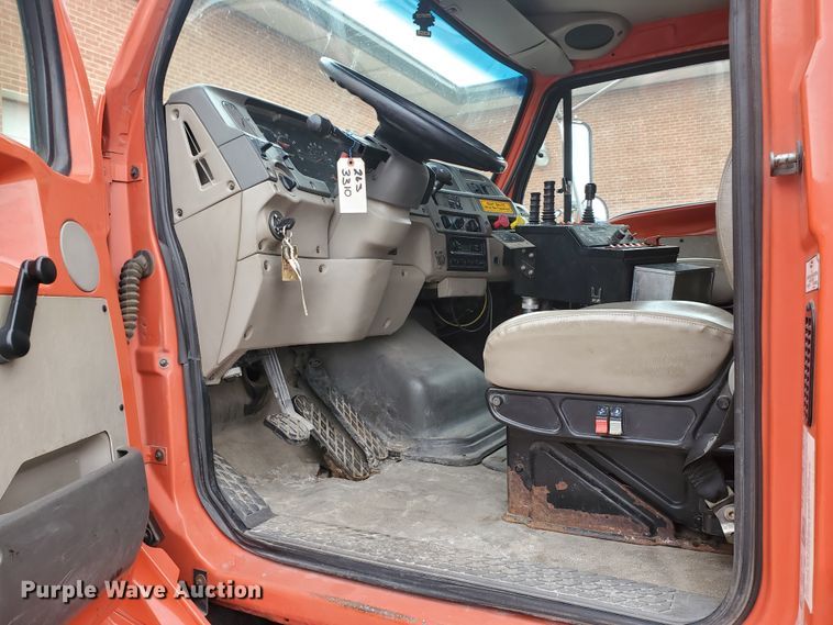 image for item DF4657 2001 Sterling LT7501  dump truck