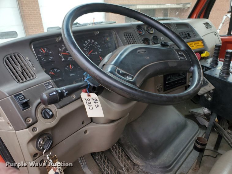 image for item DF4657 2001 Sterling LT7501  dump truck