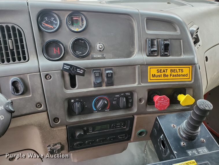 image for item DF4657 2001 Sterling LT7501  dump truck