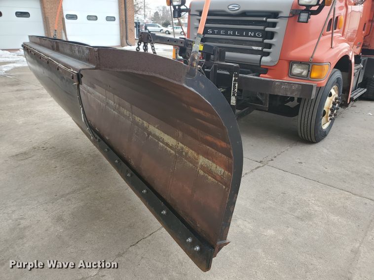 image for item DF4657 2001 Sterling LT7501  dump truck