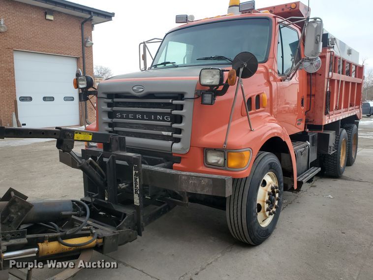 image for item DF4657 2001 Sterling LT7501  dump truck