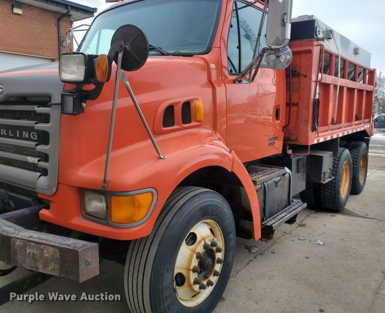 image for item DF4657 2001 Sterling LT7501  dump truck