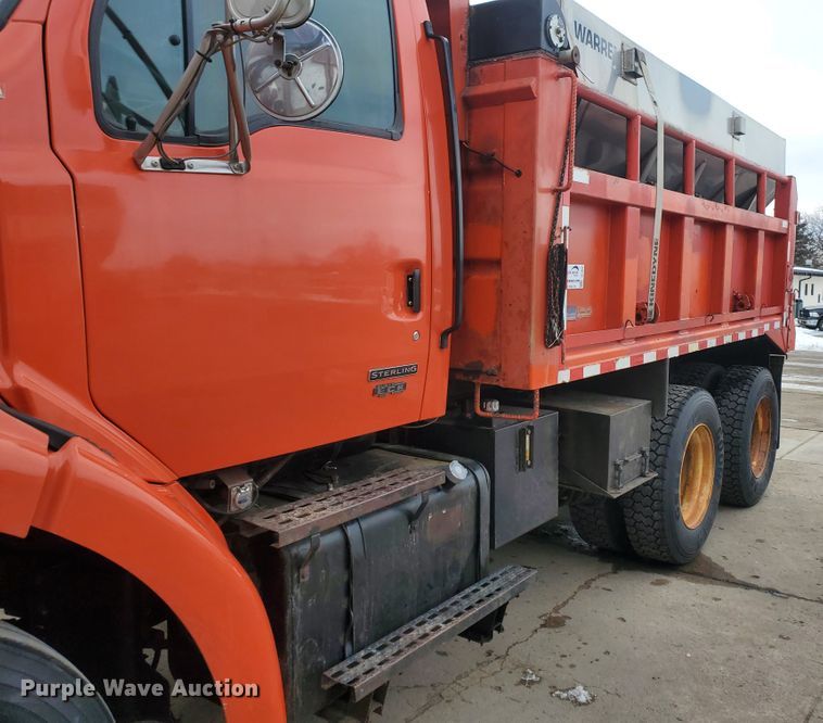 image for item DF4657 2001 Sterling LT7501  dump truck