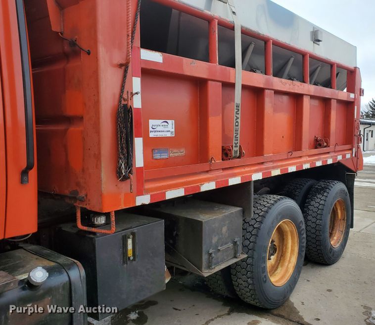 image for item DF4657 2001 Sterling LT7501  dump truck