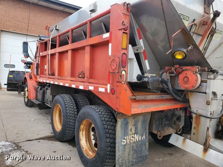 image for item DF4657 2001 Sterling LT7501  dump truck