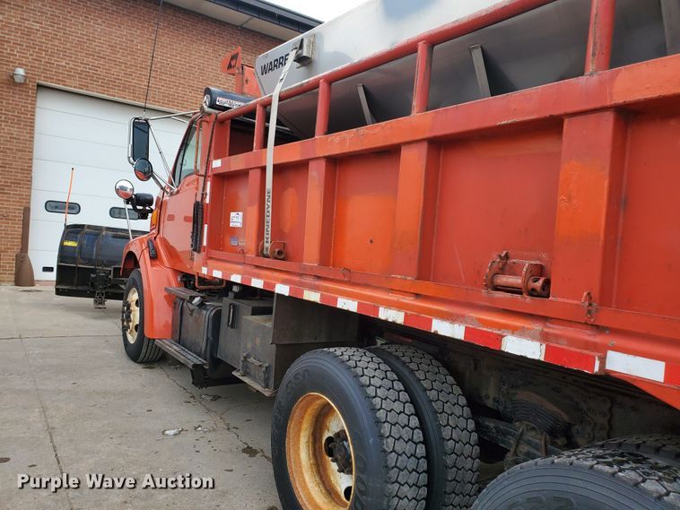 image for item DF4657 2001 Sterling LT7501  dump truck