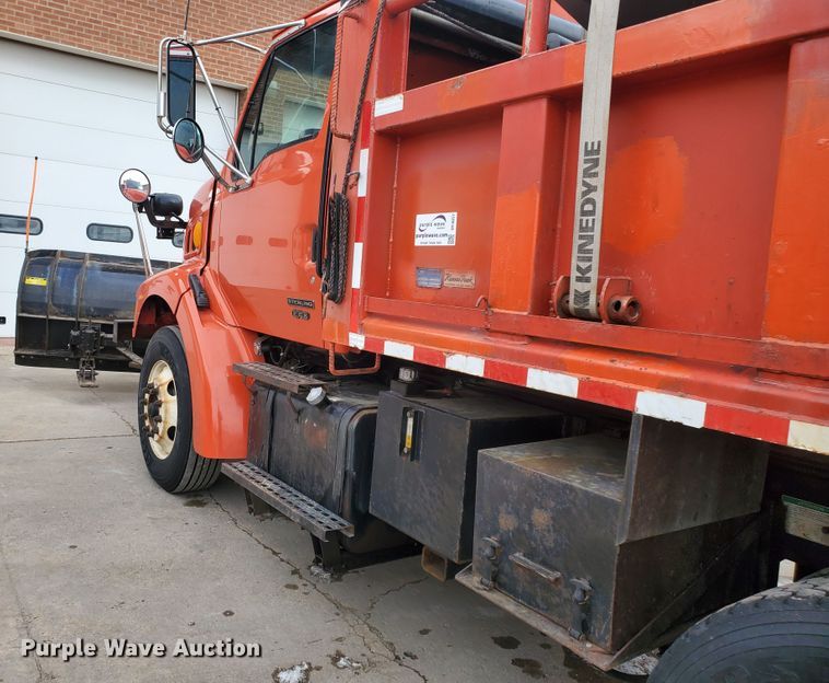 image for item DF4657 2001 Sterling LT7501  dump truck
