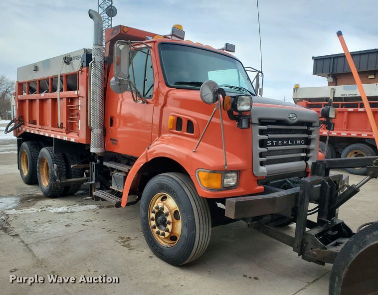 image for item DF4657 2001 Sterling LT7501  dump truck