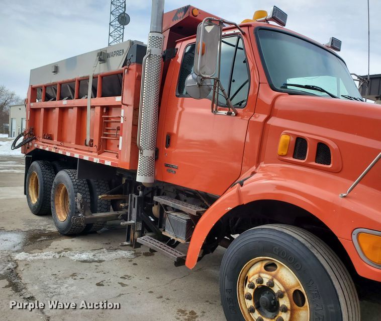 image for item DF4657 2001 Sterling LT7501  dump truck