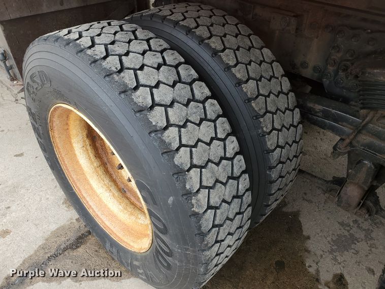 image for item DF4657 2001 Sterling LT7501  dump truck