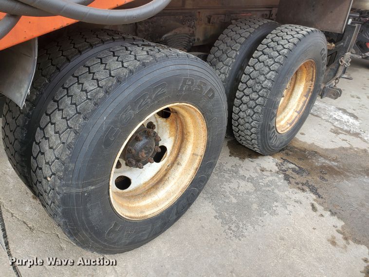 image for item DF4657 2001 Sterling LT7501  dump truck