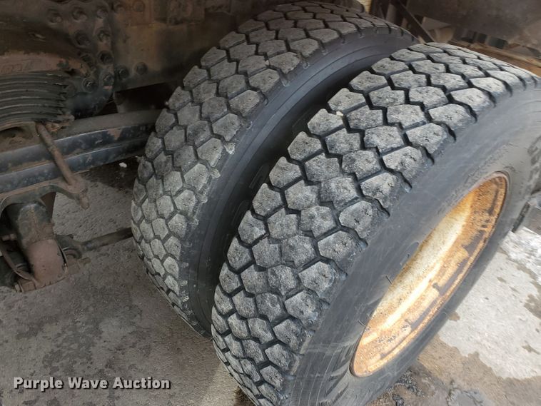 image for item DF4657 2001 Sterling LT7501  dump truck