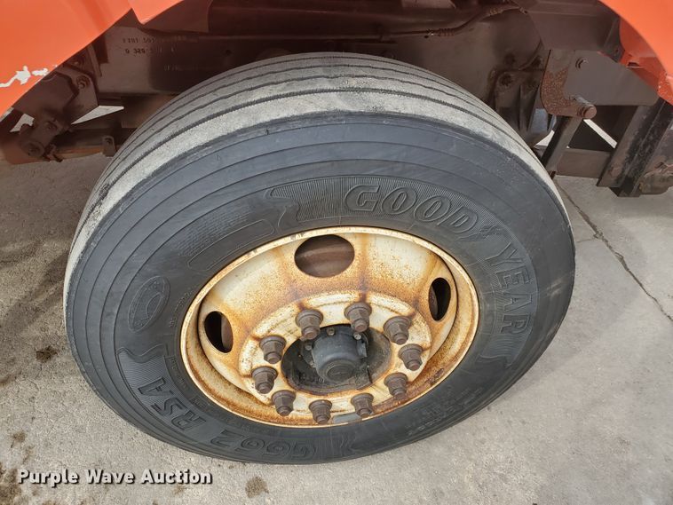 image for item DF4657 2001 Sterling LT7501  dump truck