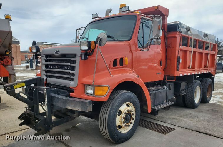 image for item DF4658 2001 Sterling LT7501  dump truck