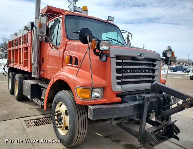 image for item DF4658 2001 Sterling LT7501  dump truck
