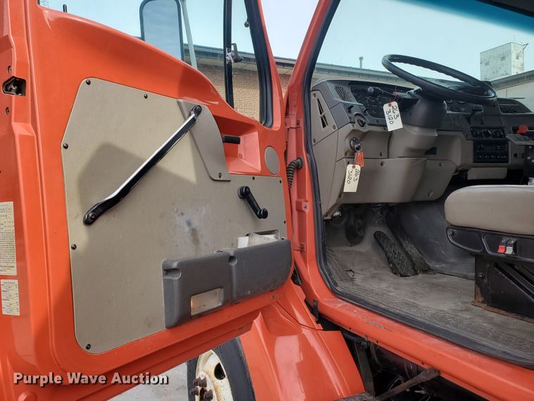 image for item DF4658 2001 Sterling LT7501  dump truck