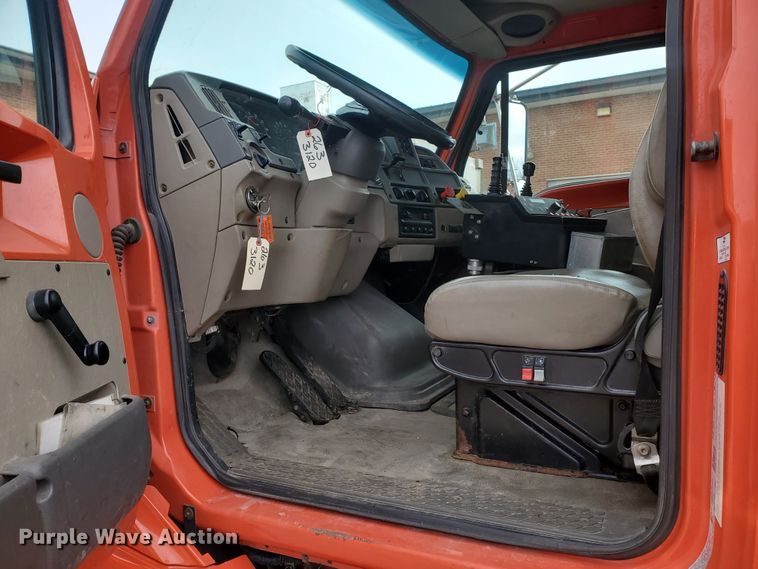 image for item DF4658 2001 Sterling LT7501  dump truck