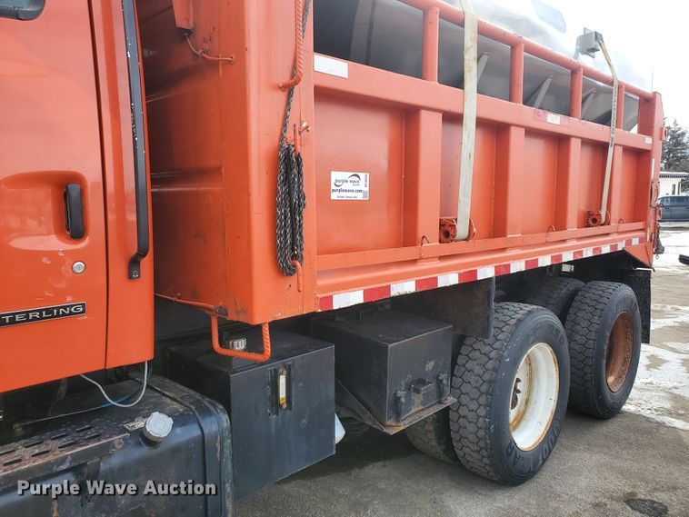 image for item DF4658 2001 Sterling LT7501  dump truck