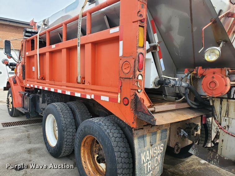 image for item DF4658 2001 Sterling LT7501  dump truck