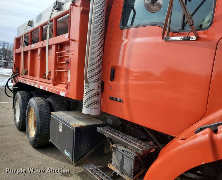 image for item DF4658 2001 Sterling LT7501  dump truck
