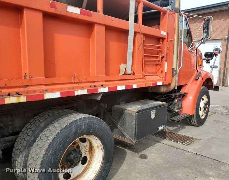 image for item DF4658 2001 Sterling LT7501  dump truck