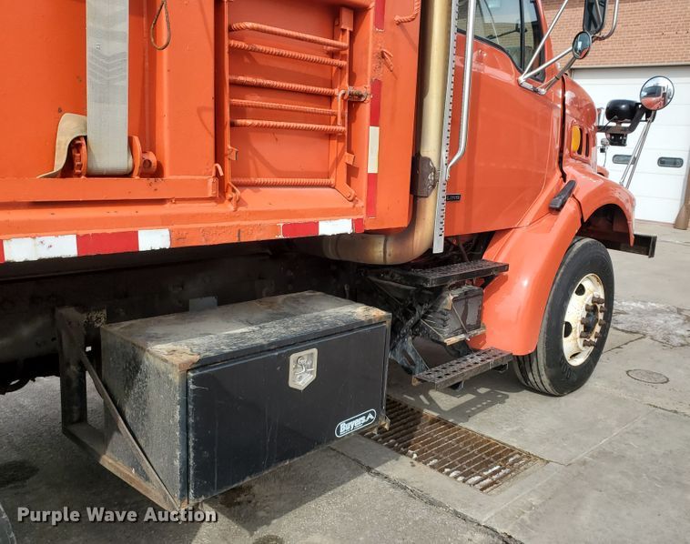 image for item DF4658 2001 Sterling LT7501  dump truck