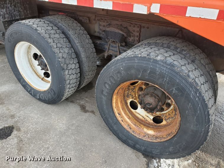 image for item DF4658 2001 Sterling LT7501  dump truck