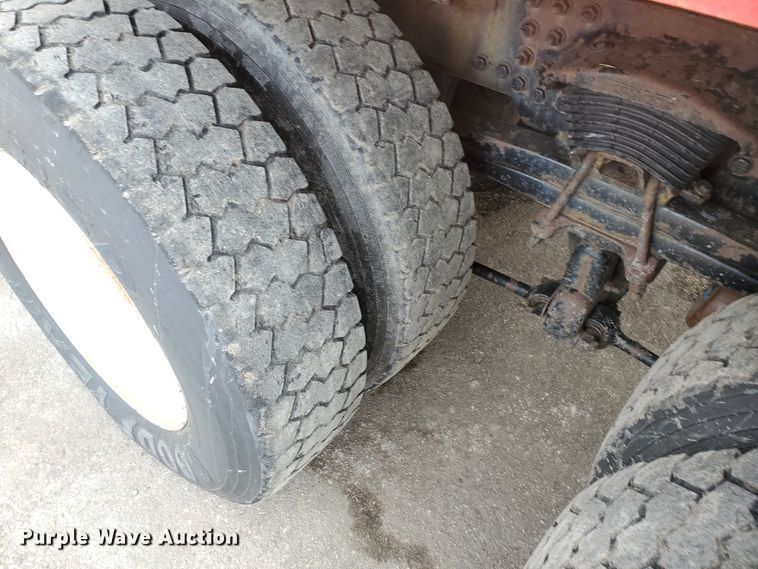 image for item DF4658 2001 Sterling LT7501  dump truck