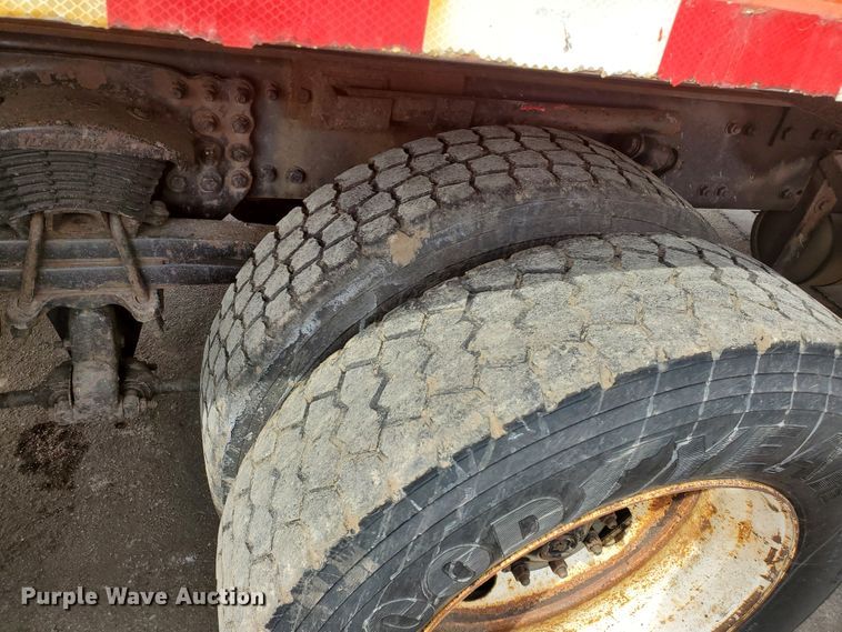 image for item DF4658 2001 Sterling LT7501  dump truck