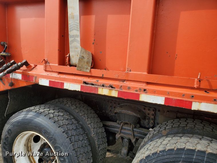 image for item DF4658 2001 Sterling LT7501  dump truck