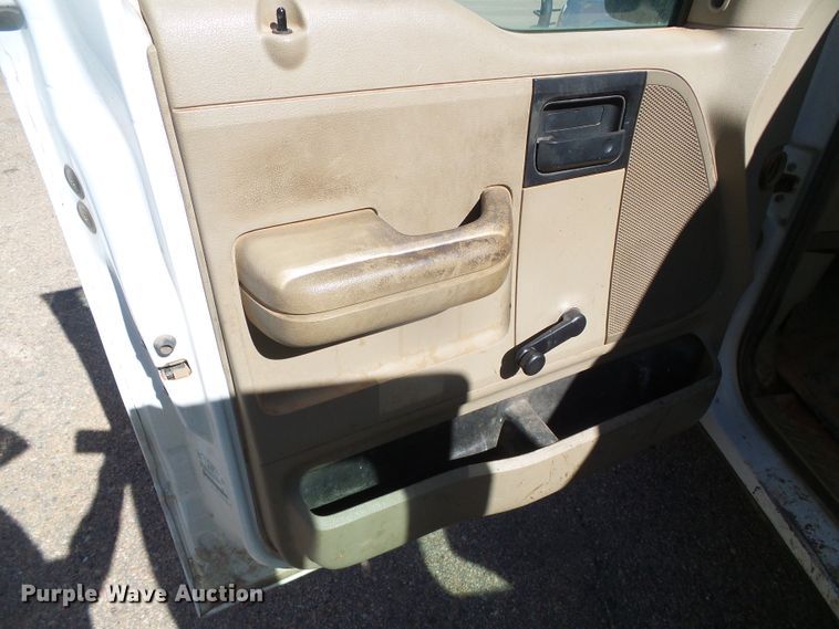 image for item DG8480 2007 Ford F150 XL  pickup truck